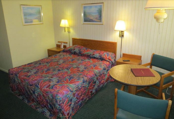 Starlite Motel - From Web Listing (newer photo)